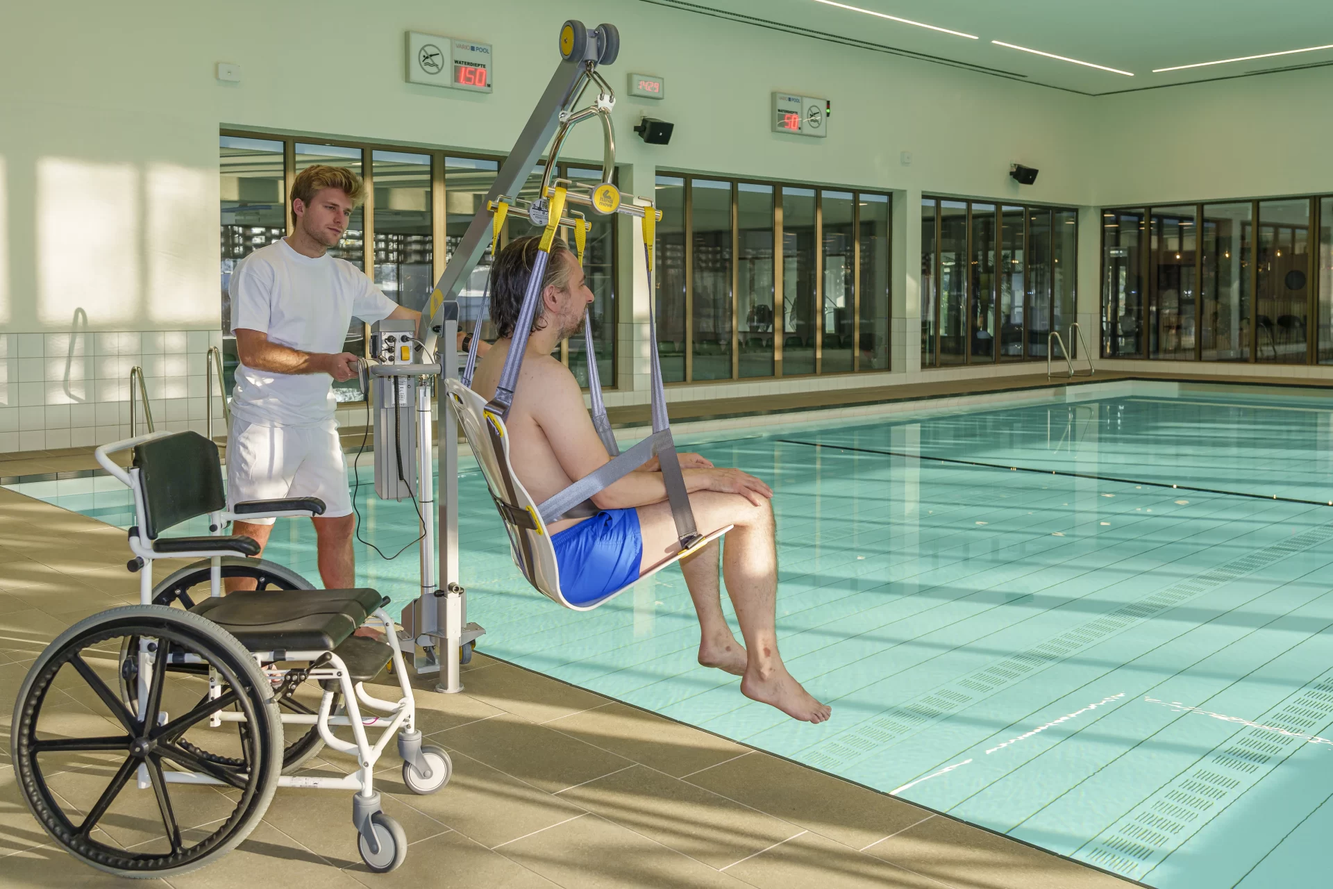 Elevador de Piscina Handi-Move 2420